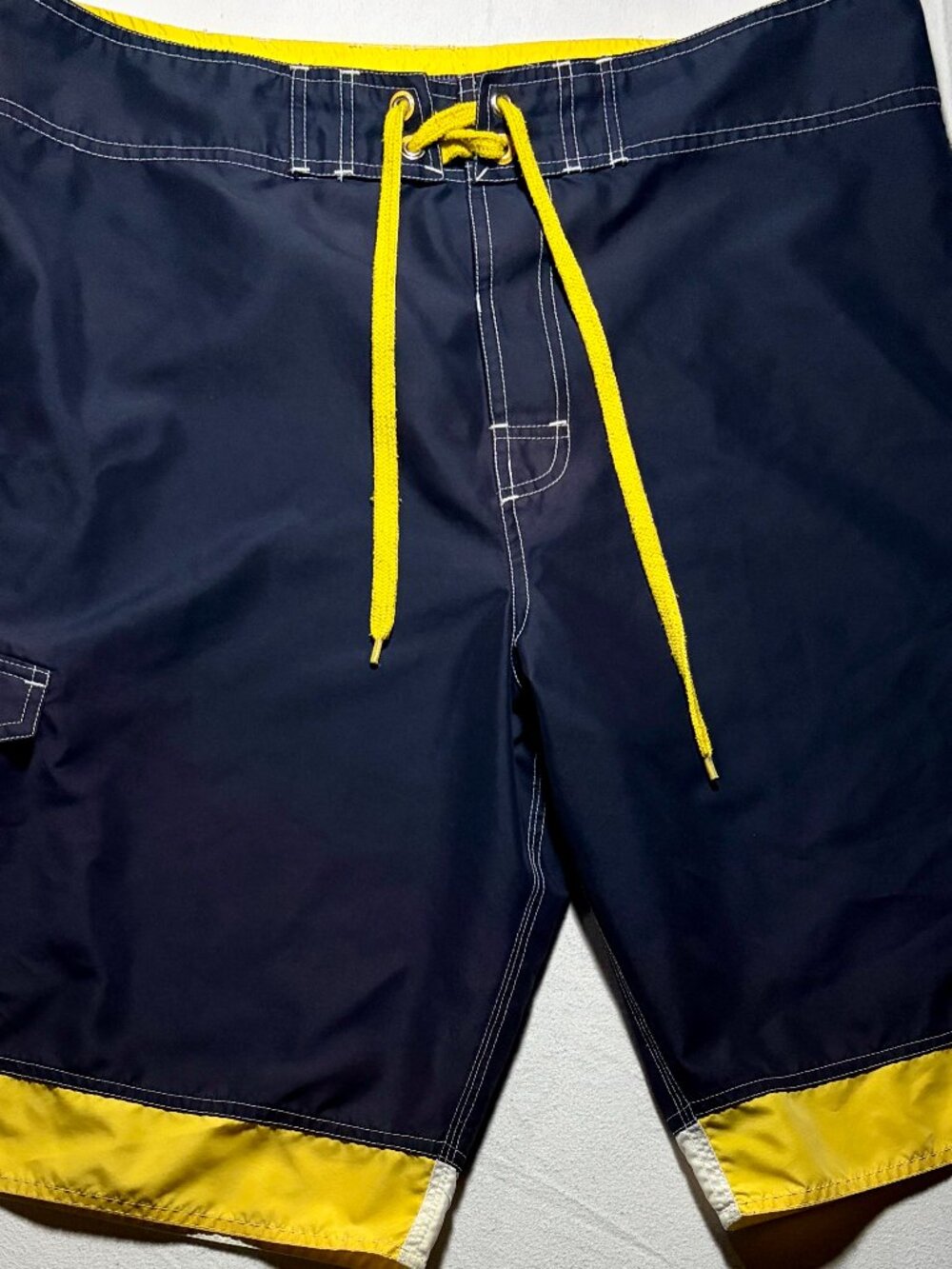 Salty Board Shorts Men’s XL Navy Yellow White Surf Swim Trunks EUC